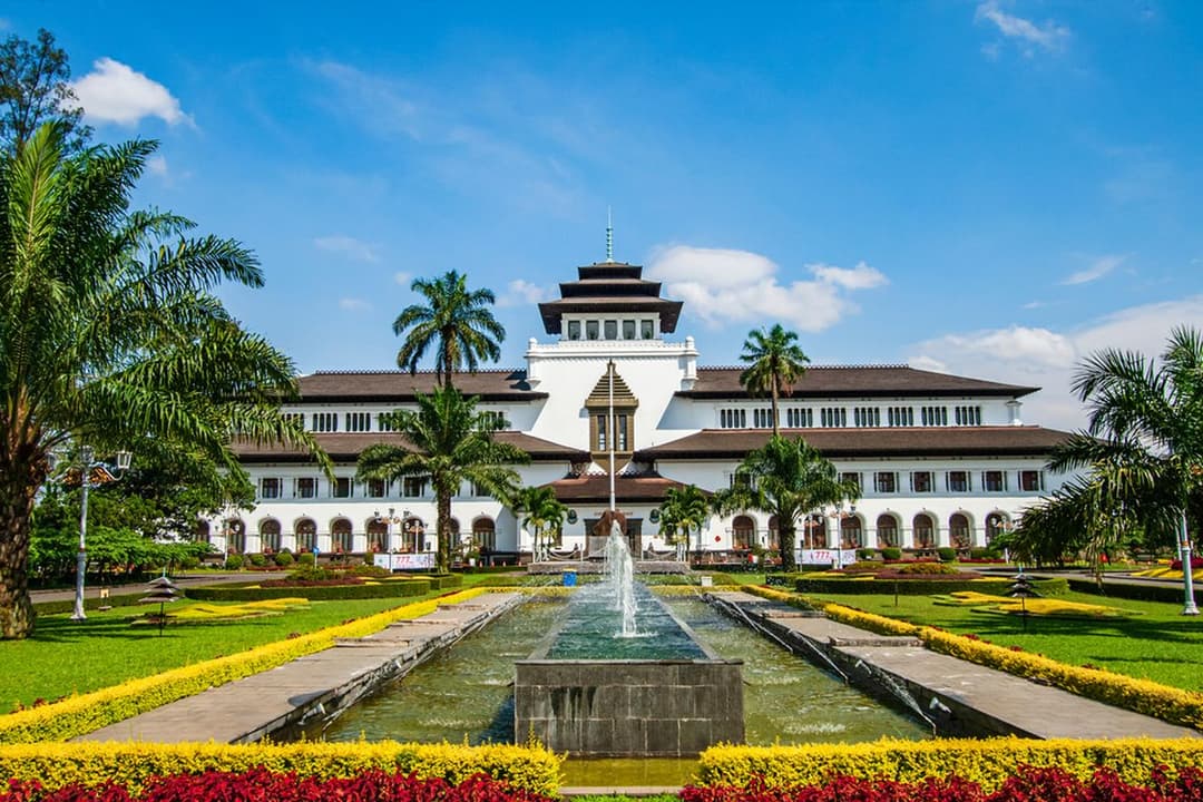 Liburan Adem di Bandung: Tempat Nongkrong, Alam, dan Kuliner Hits 2025